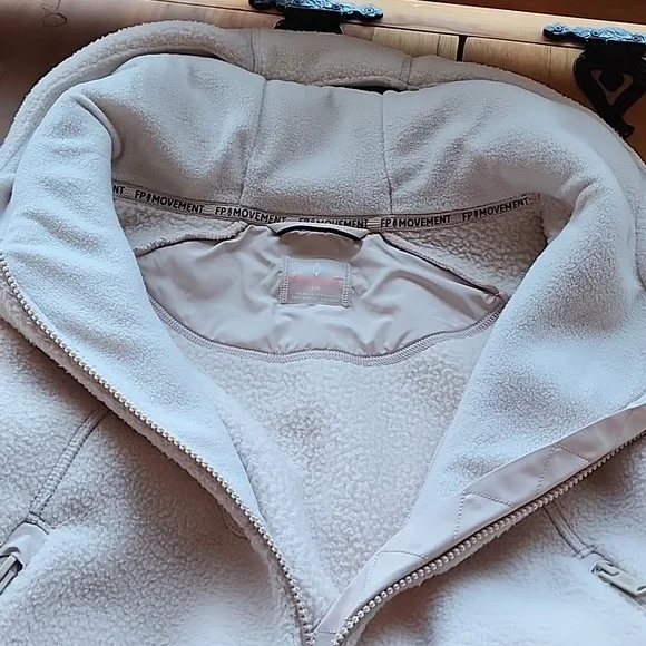 FP Movement Free People Wild and Free Pullover size L color is Cashmere / Cream - Picture 14 of 17